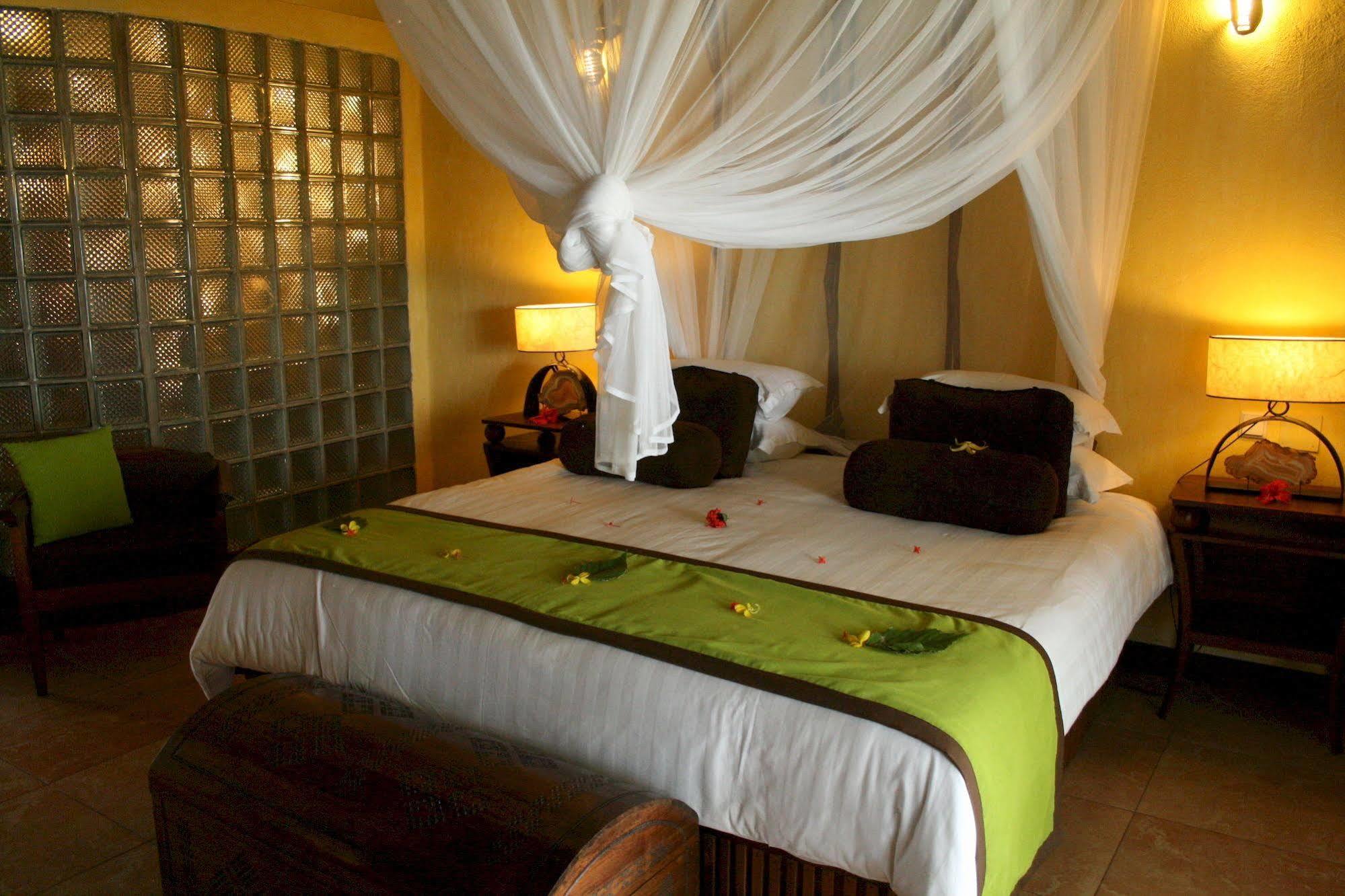 Nosy Be Hotel & Spa Ambaro Exterior photo